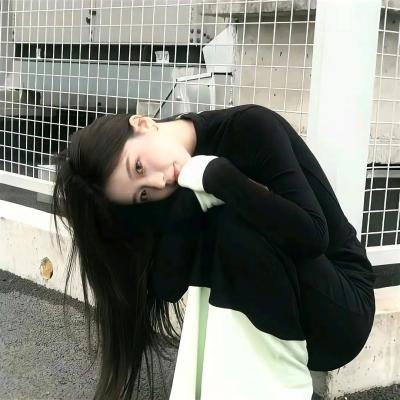 导演之子被曝出道颜值引争议，深夜直播间画面流出